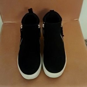 Steve Madden Black suede sneakers zip up